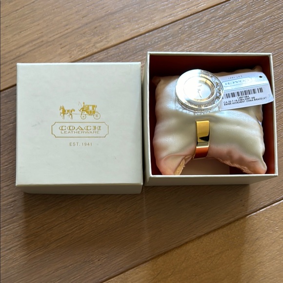 Coach Gold Watch - Picture 4 of 4